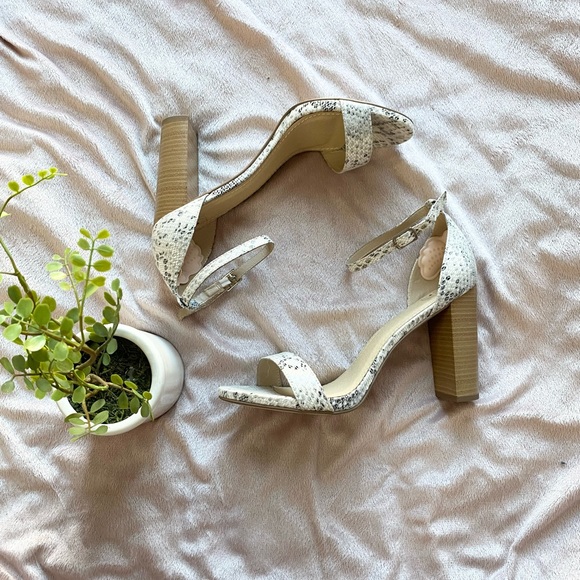 Delicious - SZ: 11 - CL: Beige Python - Picture 4 of 8